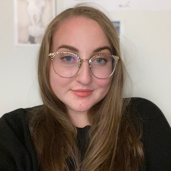 Meet your Posher, Leah - Picture 2 of 3